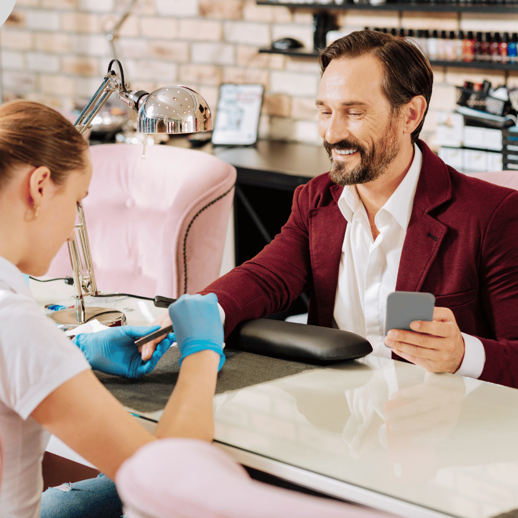 Inicío 6 Homen fazendo unhas 02